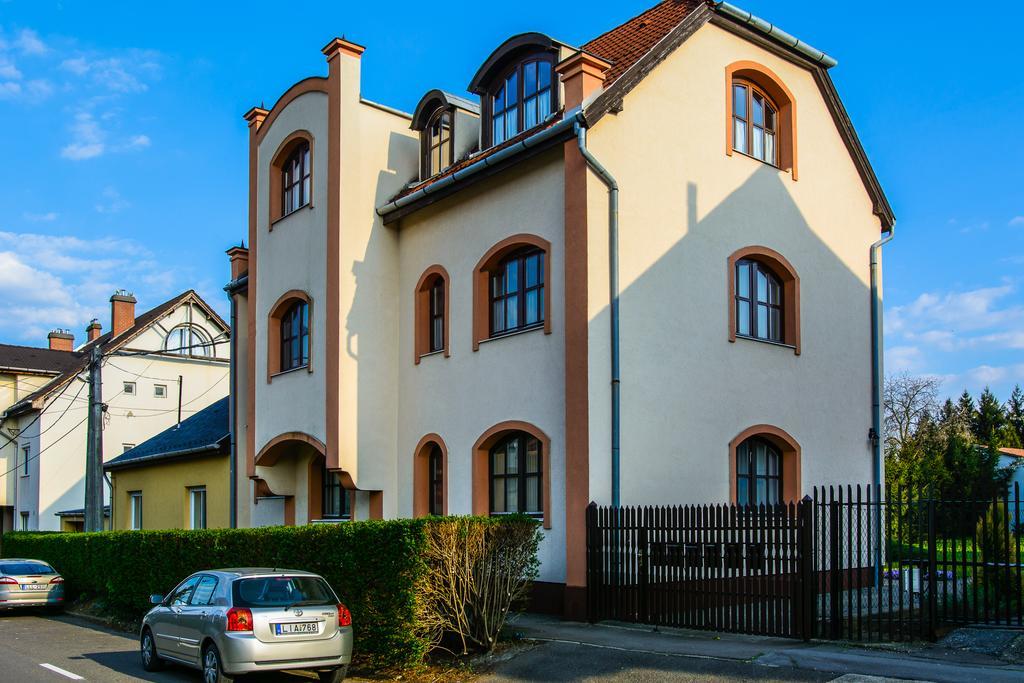 Apartamento Mi12 Eger Exterior foto
